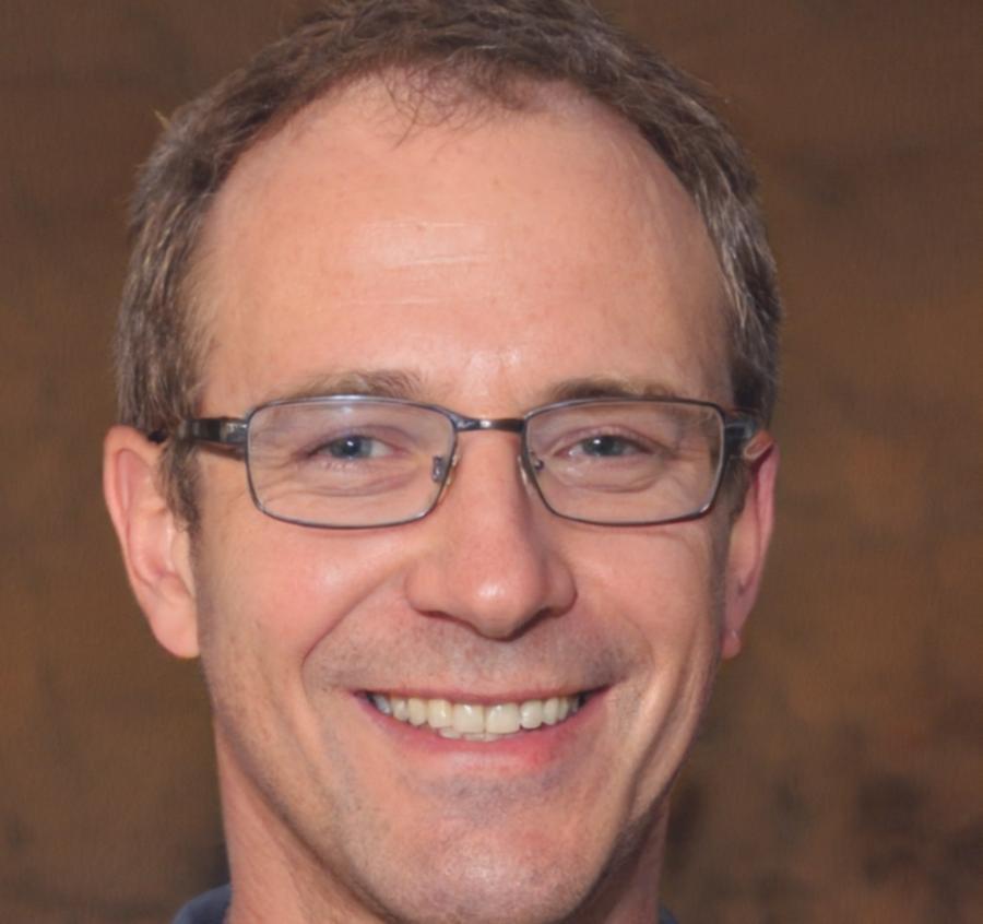 Portrait of Rainer Tollkühn, lead blockchain engineer and smart contract instructor